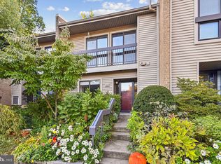 11613 Windbluff Ct #9B1, Reston, VA 20191