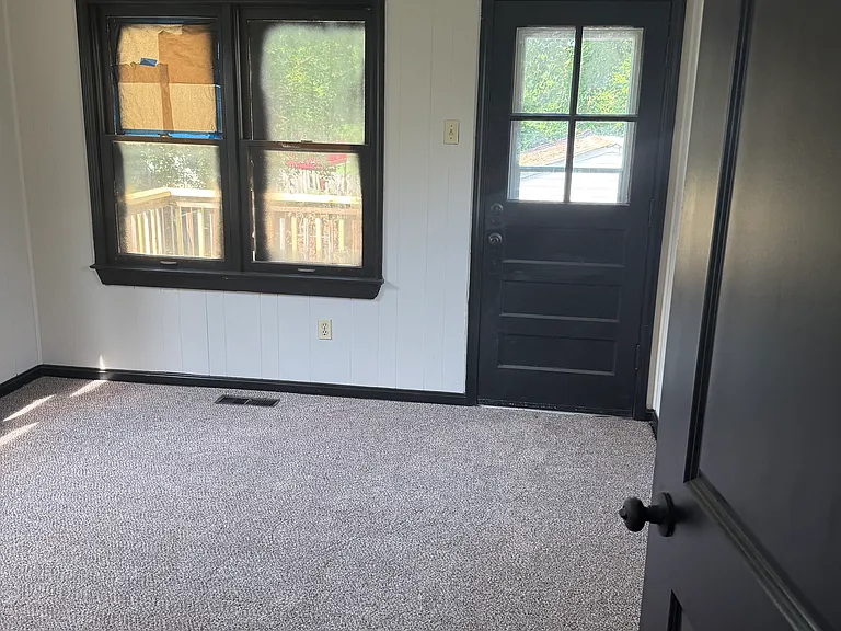 1012 S 43rd St — Photo 3