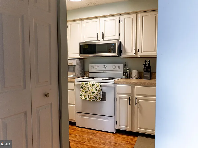 800 Stratford Way #E — Photo 12