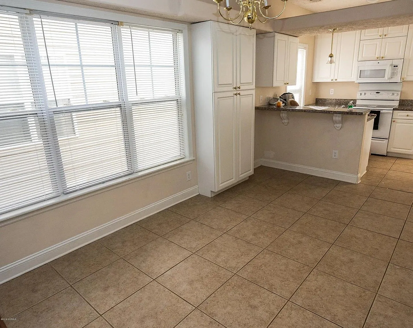2 bed, 2.5 bath, 1400 sqft, $1,450 — Photo 4