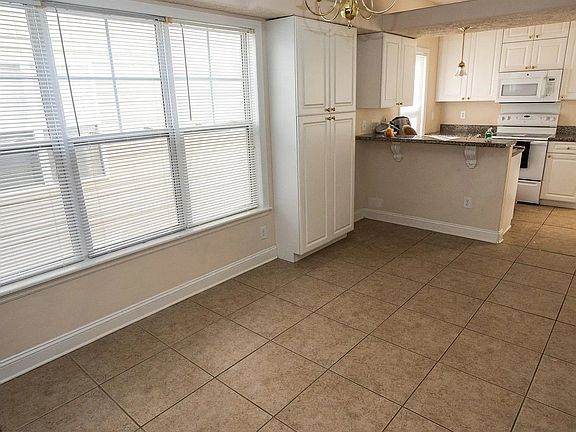 4th image of 602 Sea Knight Ln #602