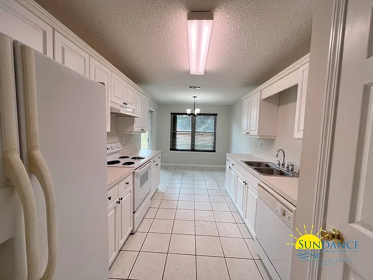 223 Westview Dr — Photo 7