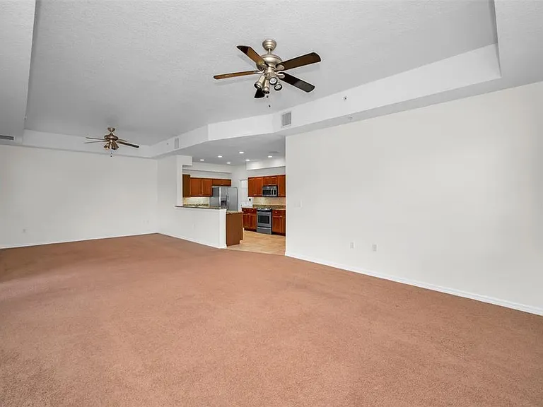 606 Wells Ct #202 — Photo 31