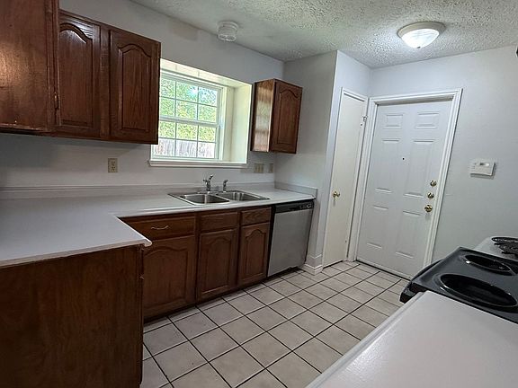 3rd image of 9039 Wellesley Manor Dr