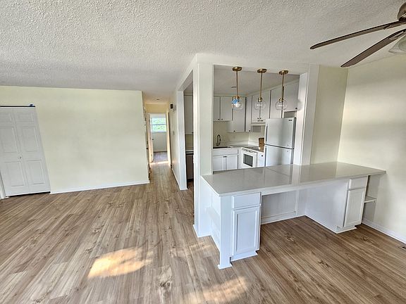 3rd image of 9209 W 83rd St