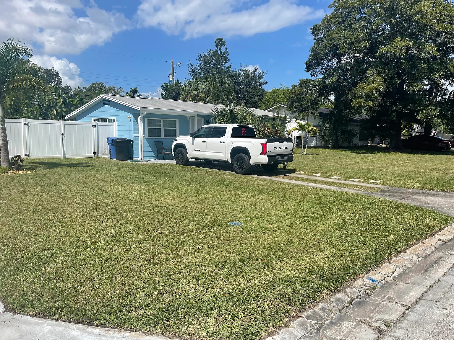 3 bed, 1050 sqft, $2,300 — Photo 2