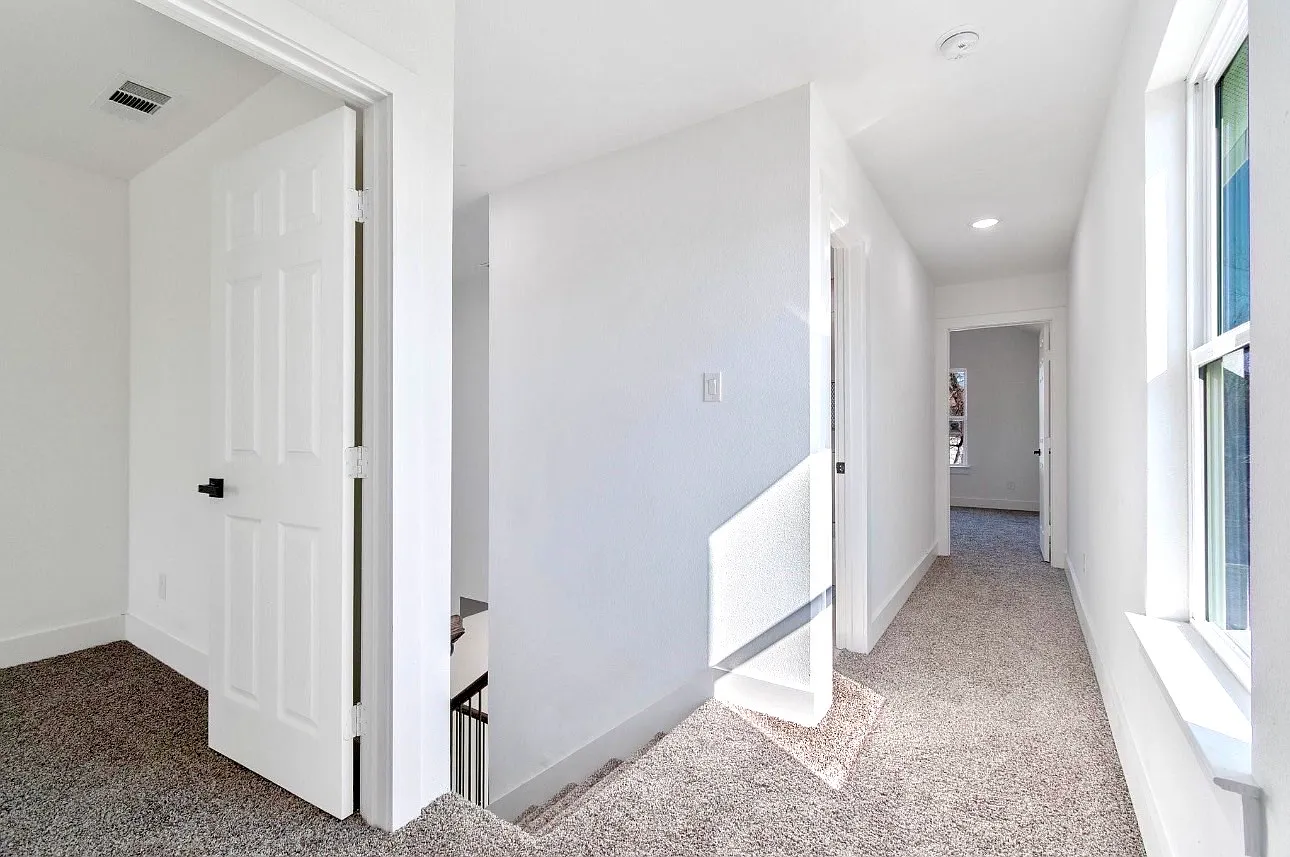 3 bed, 2.5 bath, 1436 sqft, $1,595 — Photo 4