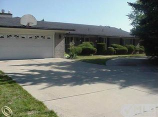 17290 Alta Vista Dr, Southfield, MI 48075
