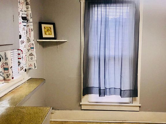 5th image of 512 1/2 Rockwell St Unit B