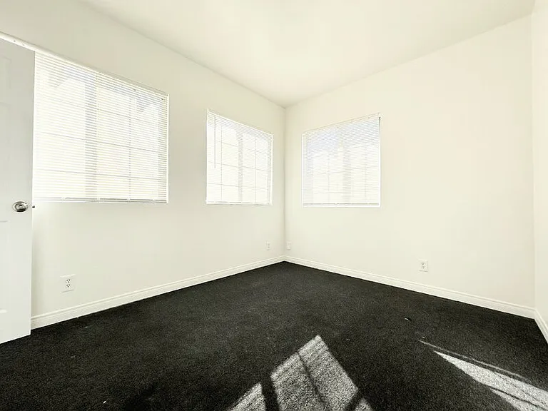 8251 S San Pedro St #4 — Photo 11