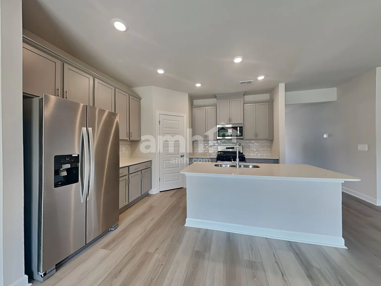 5 bed, 3.0 bath, 2674 sqft, $2,475 — Photo 3