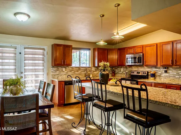 3022 S Oberon Rd, Tucson, AZ 85713