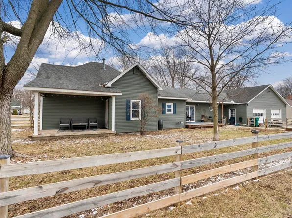 314 W Vine St, Flora, IN 46929