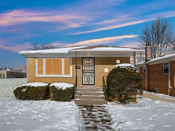 772 Memorial Dr, Calumet City, IL 60409