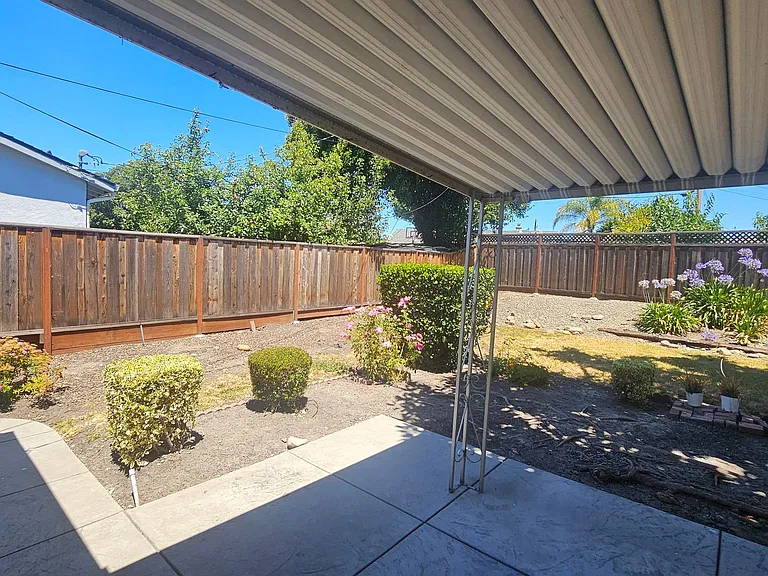 8164 Cardiff Dr — Photo 15