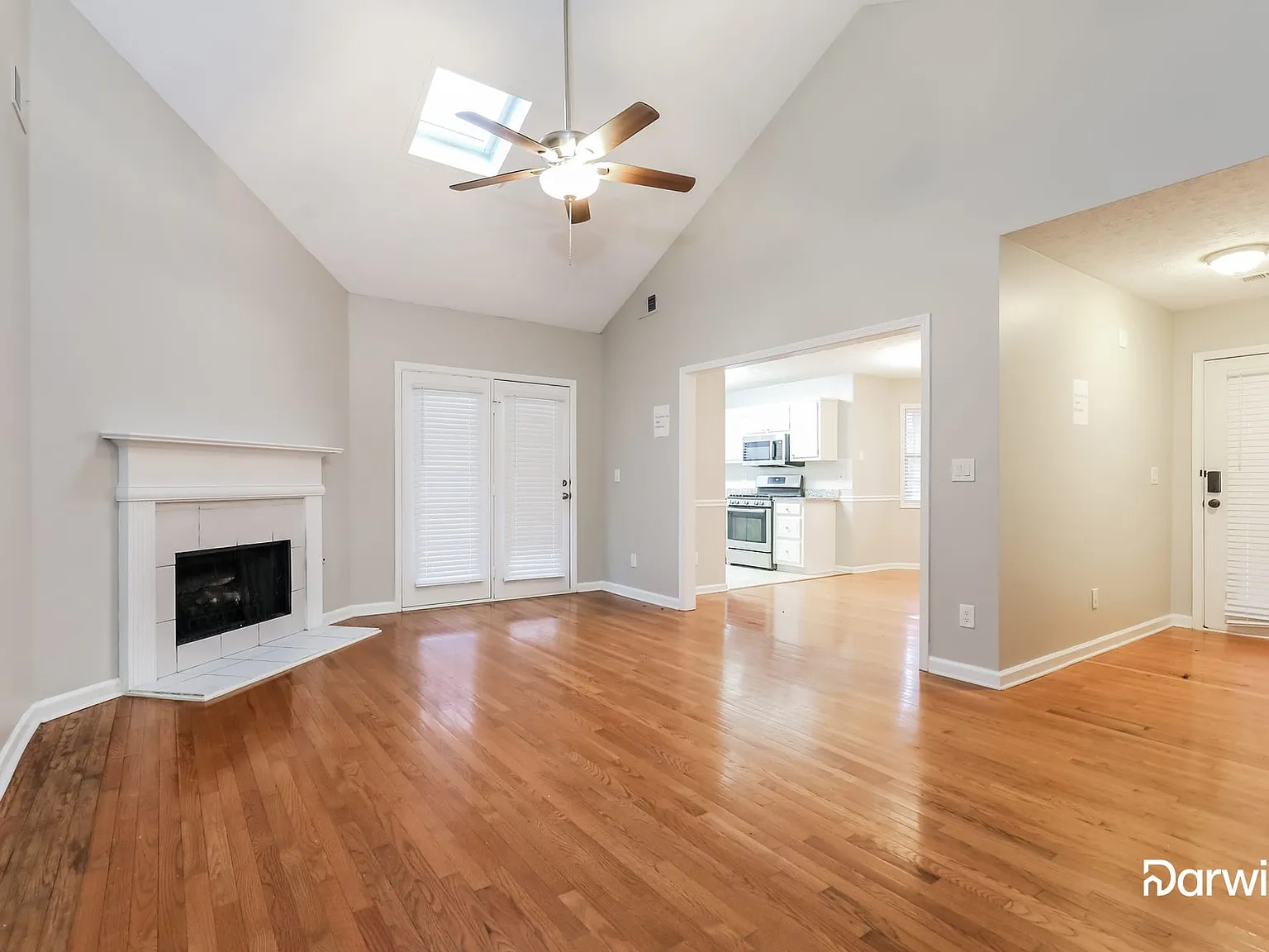 3 bed, 2.0 bath, 1479 sqft, $2,299 — Photo 4