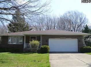 6713 Donna Rae Dr, Seven Hills, OH 44131