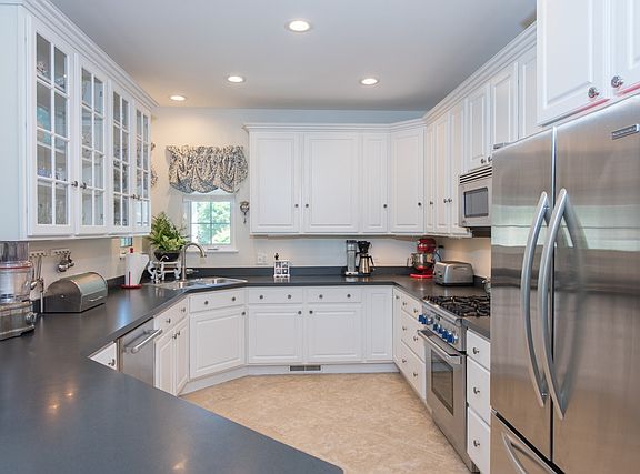 4th image of 102 Old Darby Ln