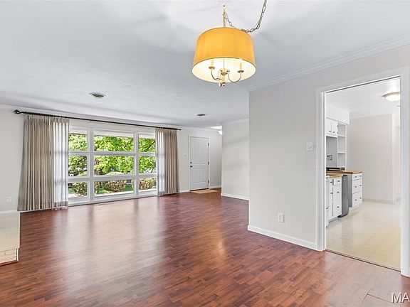 5th image of 35 Pinewood Dr