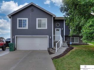 17105 Barnett St, Omaha, NE 68116