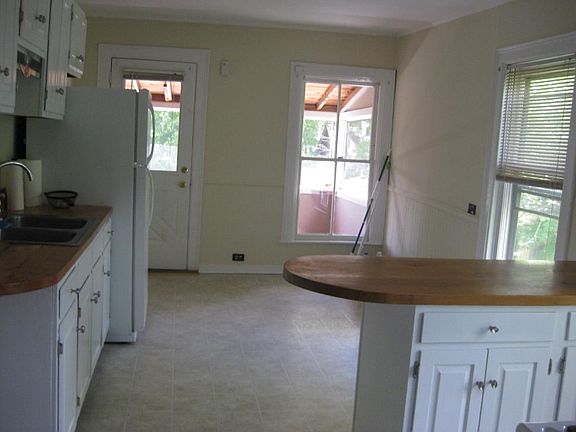4th image of 106 Church St #2