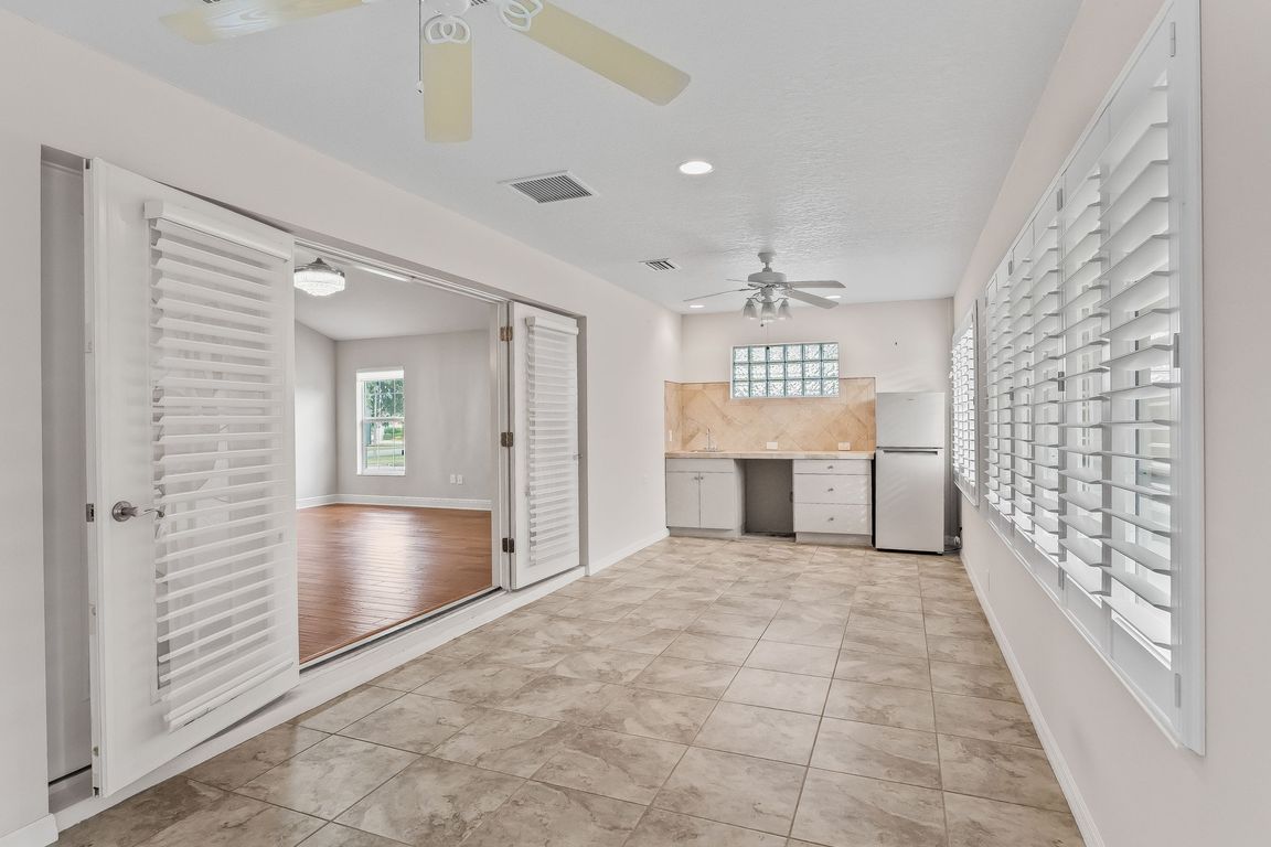 next background image