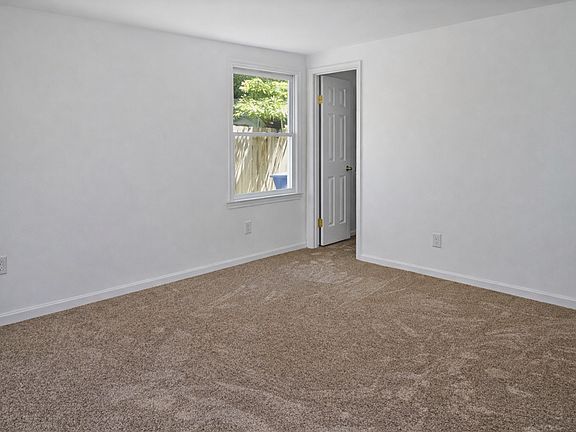 4th image of 424 Bryan Ct