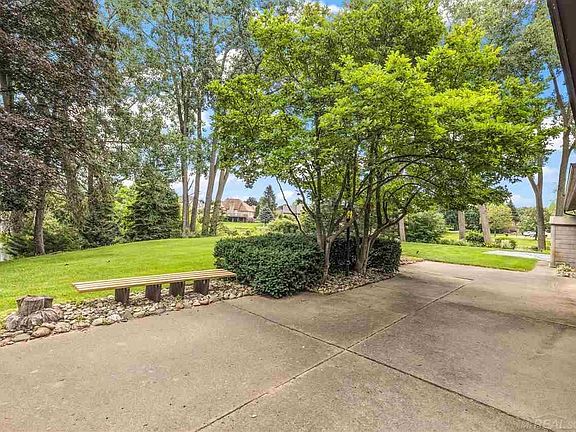 4th image of 52370 Hummingbird Ct