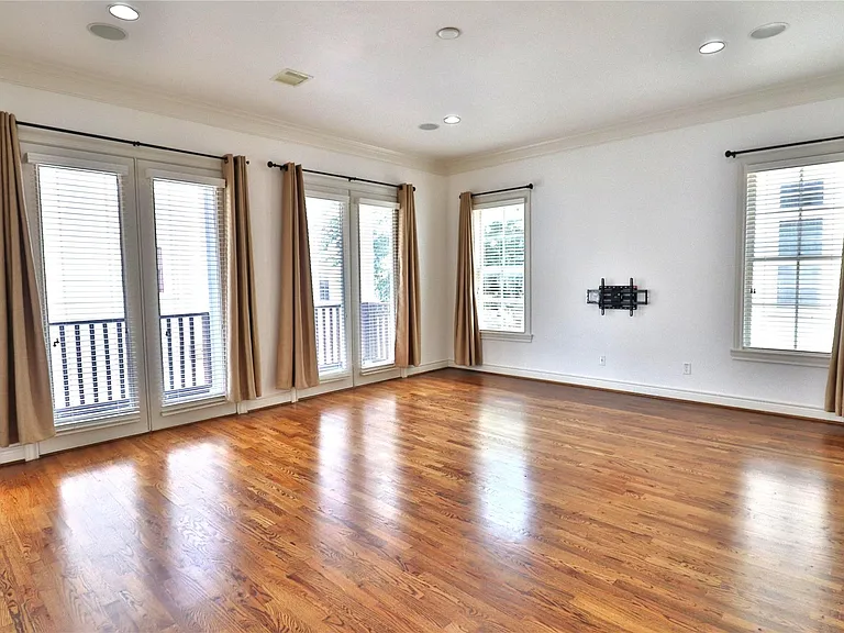 3257 Maxroy St — Photo 14