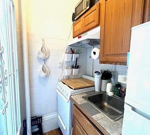 5th image of 58 S Russell St APT 2