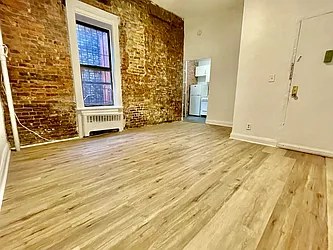 Rented by R New York