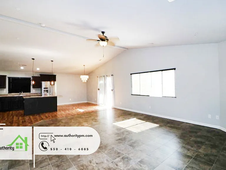 1417 Montana Ave — Photo 8