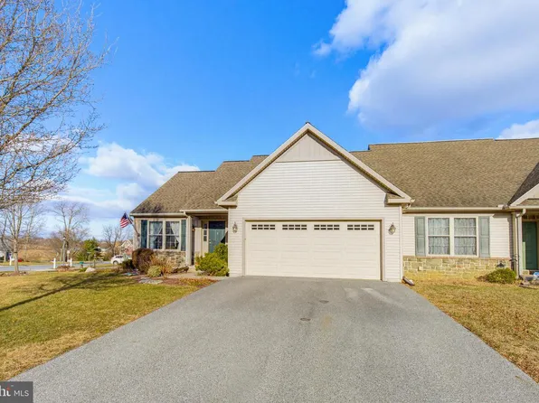 5307 Oak Leaf Dr, Mount Joy, PA 17552