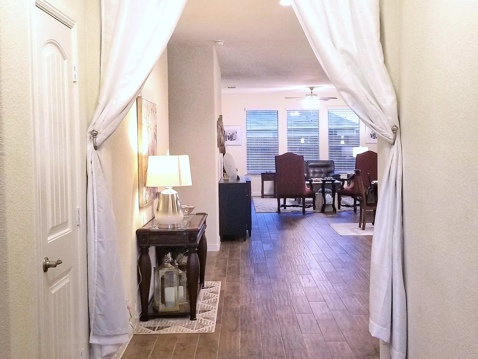 4 bed, 2115 sqft, $2,395 — Photo 3