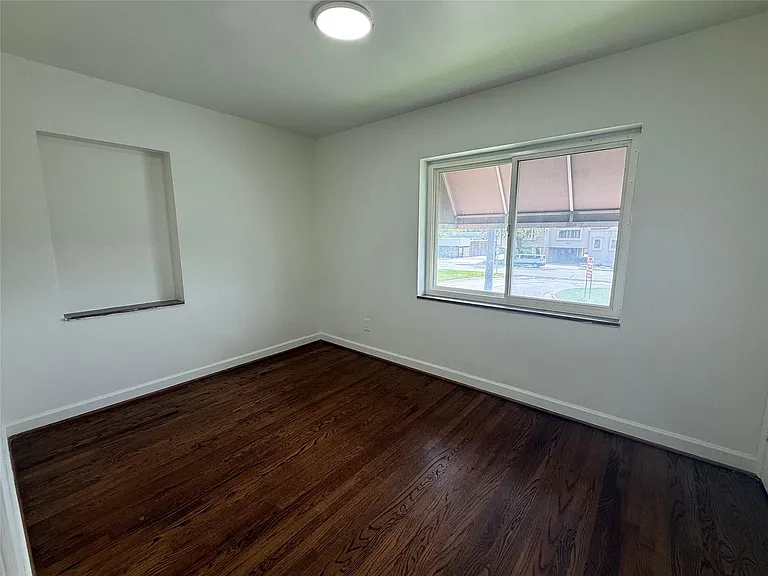 24720 Michigan Ave — Photo 5
