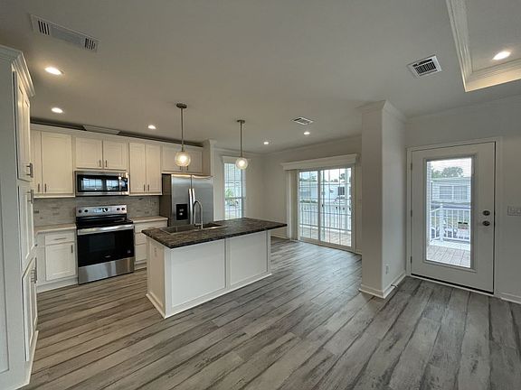 4th image of 939 Bonaire Ave