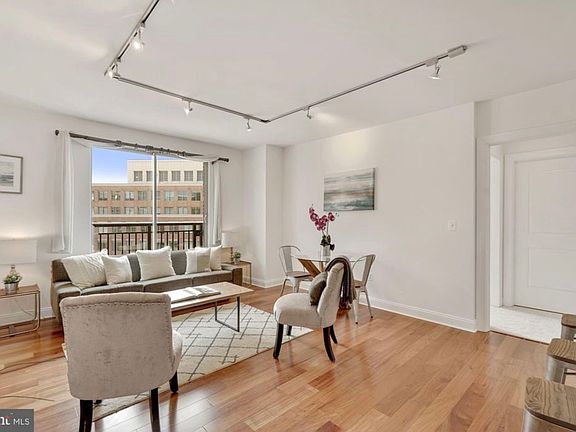2nd image of 2050 Jamieson Ave APT 1013
