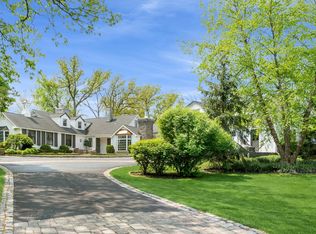 2055 W Saunders Rd, Lake Forest, IL 60045