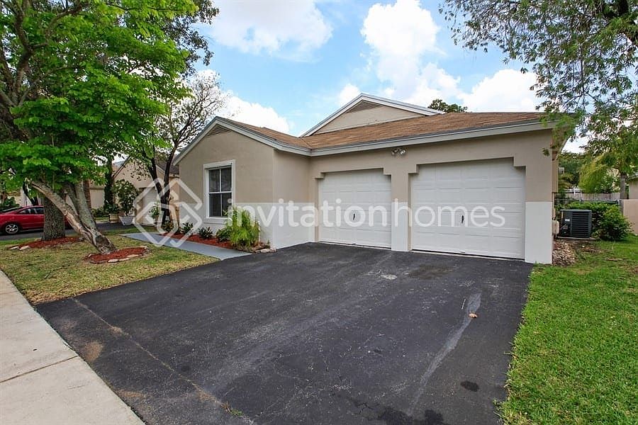 1st image of 254 NW 207th Ter