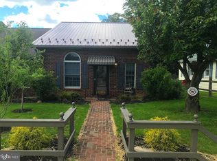 10 Cambridge Ln, Chambersburg, PA 17201