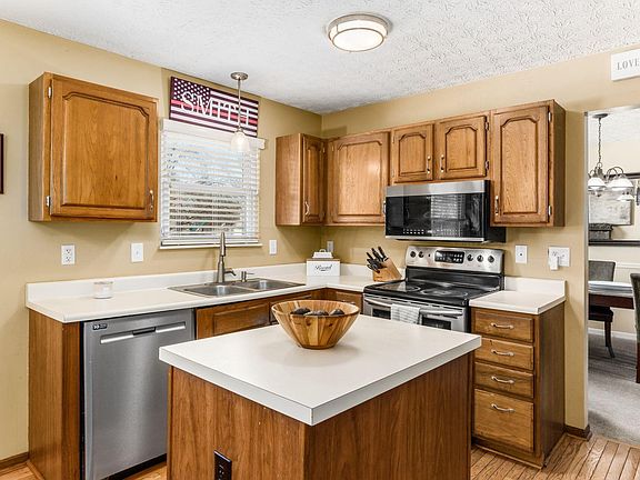 5th image of 7569 Torrey Pines Ct