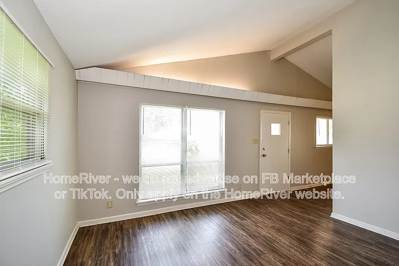3 bed, 2.0 bath, 1637 sqft, $1,385 — Photo 4