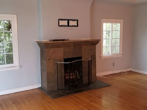 3rd image of 6141 Saturn St