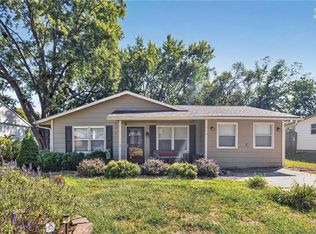 319 Holiday Dr, Lansing, KS 66043