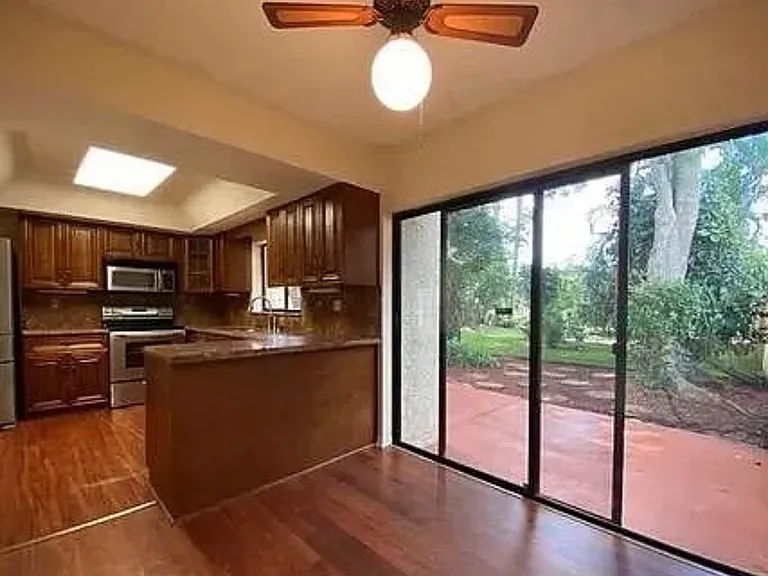 8321 SW 39th Ct — Photo 4