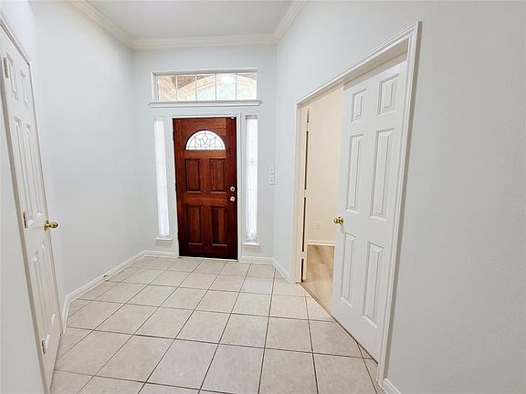 4th image of 5915 Mettler Ln