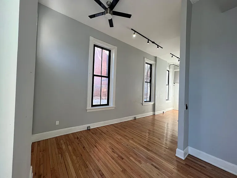 1612 Elm St #1R — Photo 3