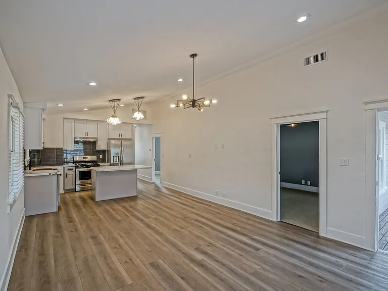 827 N Lucia Ave — Photo 6