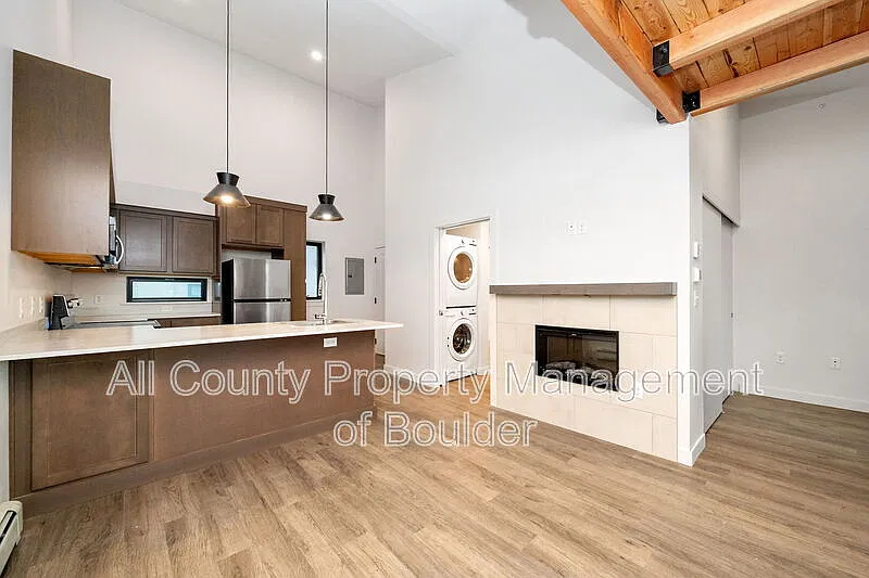 2301 Pearl St — Photo 4