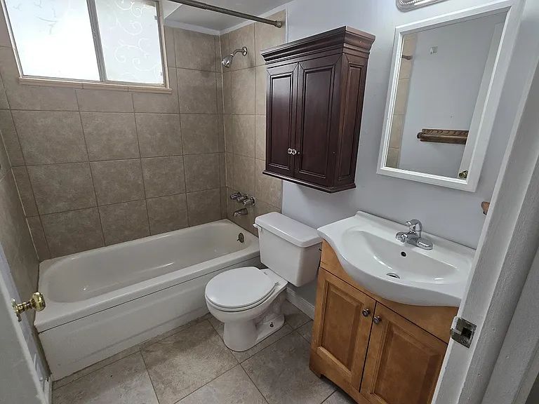 3885 1/2 S Acoma Full Bath